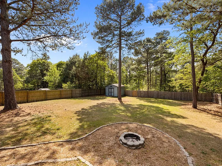 686 Colonial Hills Dr — Photo 5