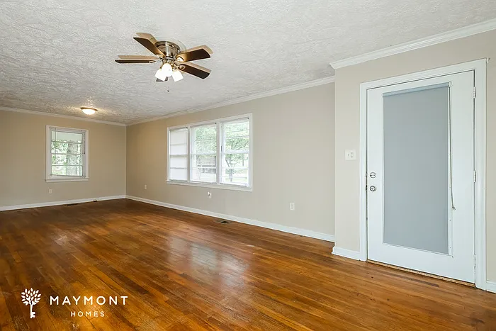 3 bed, 2.0 bath, 1321 sqft, $1,695 — Photo 3