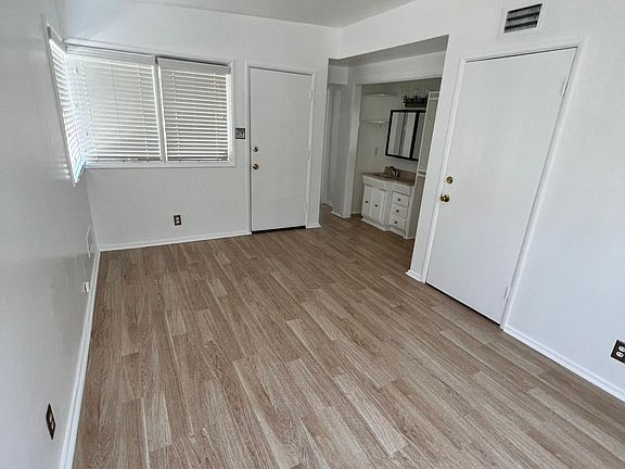 4th image of 10730 Riverside Dr #C