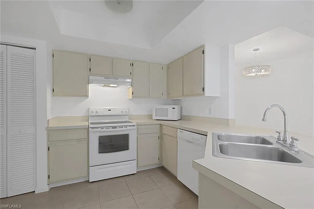 2 bed, 2.0 bath, 980 sqft, $1,950 — Photo 1