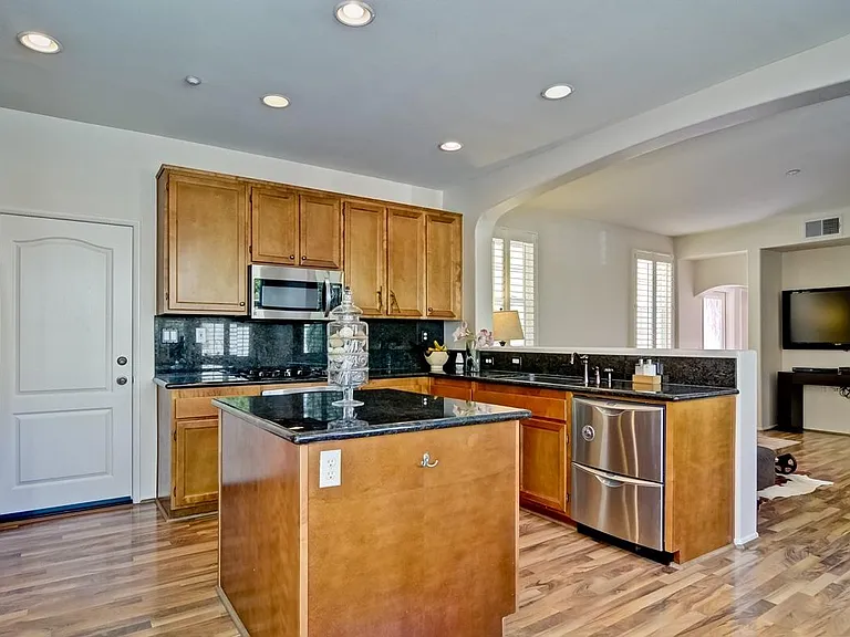 16489 Sunstone Dr — Photo 6