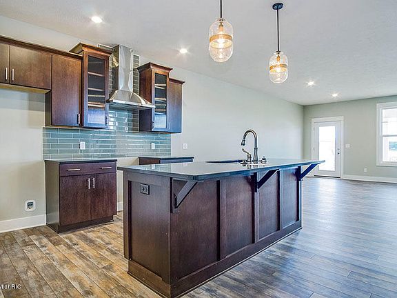 4th image of 936 S Lake St #3