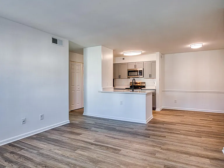Latitudes Apartments — Photo 12