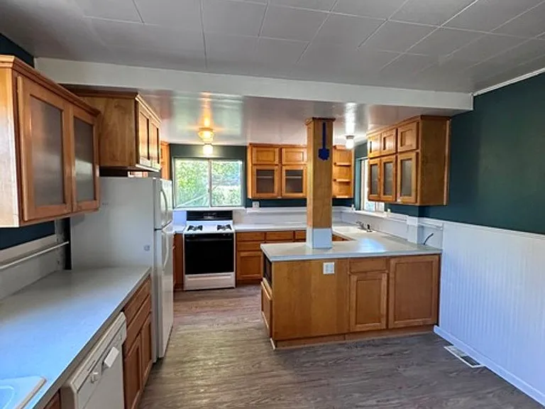329 S Rogers St — Photo 7