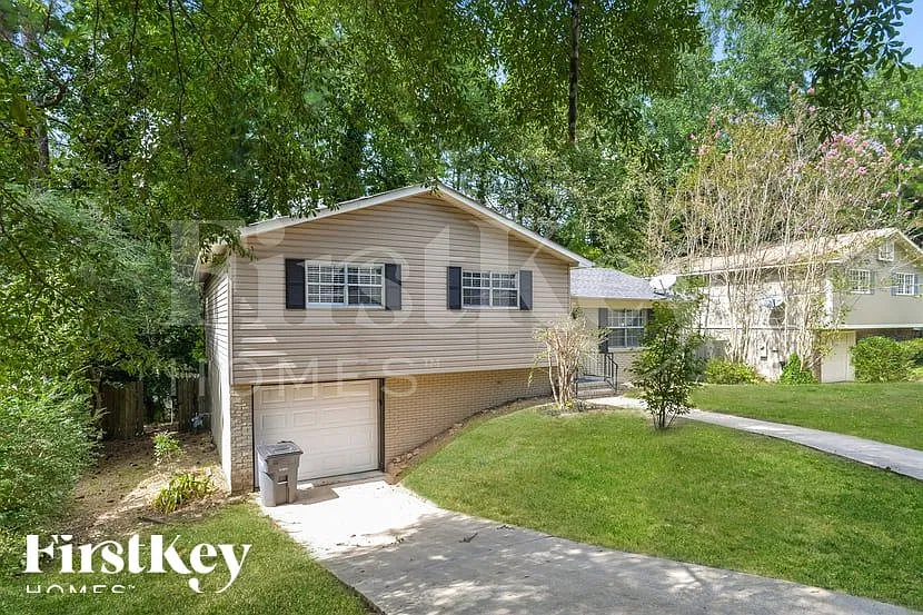 3 bed, 2.0 bath, 1308 sqft, $1,765 — Photo 2