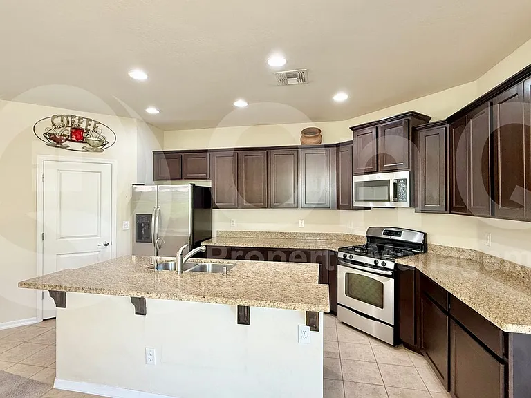 263 E Jade Dr — Photo 3