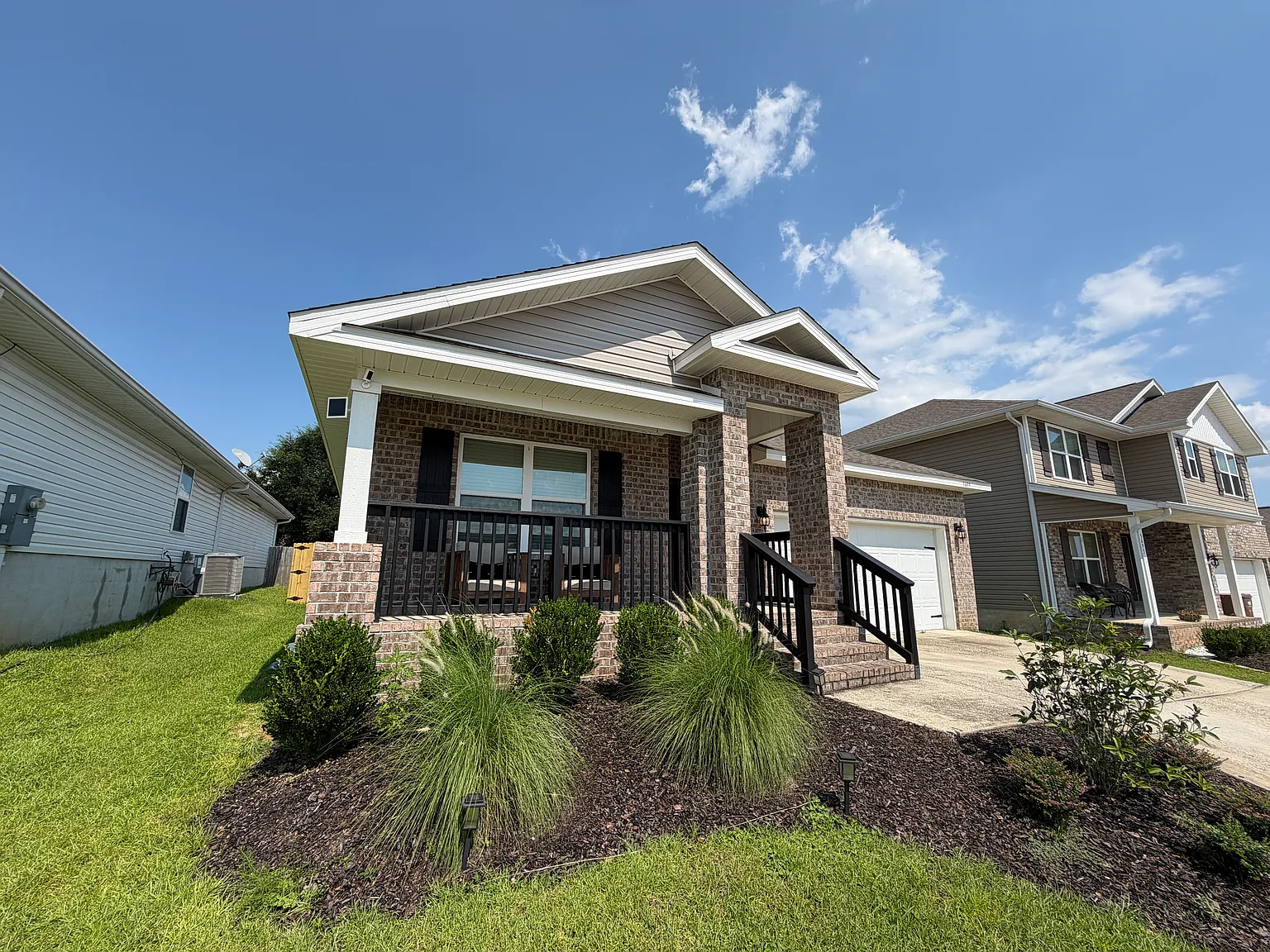 4 bed, 1752 sqft, $2,400 — Photo 2