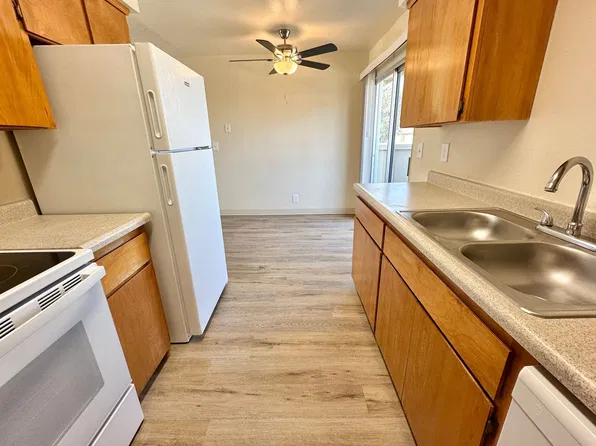 Cedar Apartments, 315 W Alamos Ave #228, Clovis, CA 93612