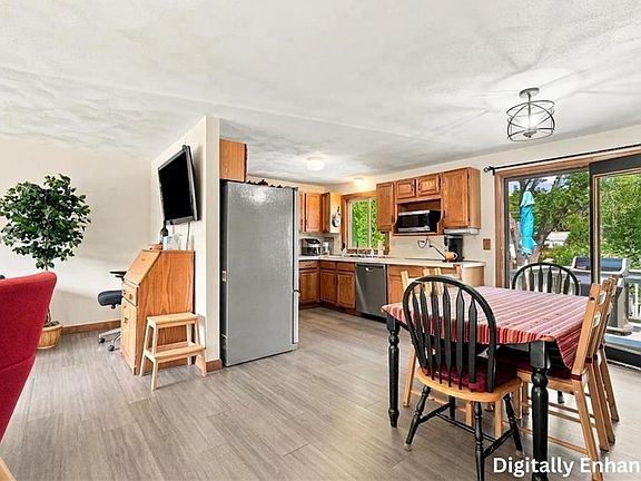 3rd image of 18 Lunn St