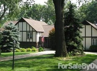 6200 N Suffolk Dr, Peoria, IL 61615
