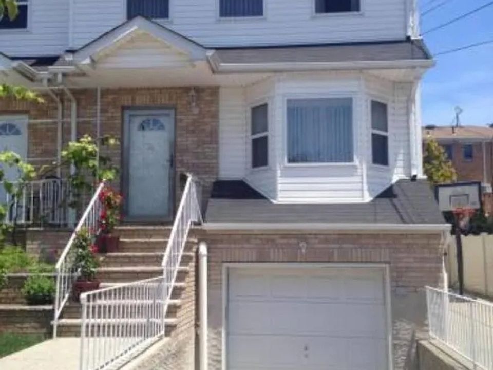 1st image of 27 Piave Ave Floor 1