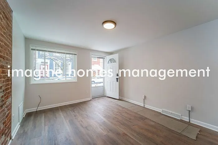 3 bed, 1.0 bath, 1109 sqft, $1,895 — Photo 3