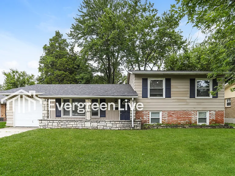 8540 Sunlight Dr — Photo 1