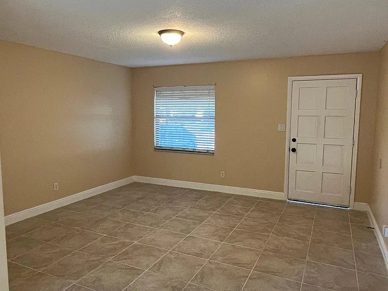 2216 Villano Ave — Photo 7