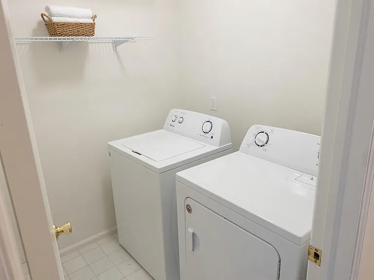 83 Mineola Ct — Photo 23
