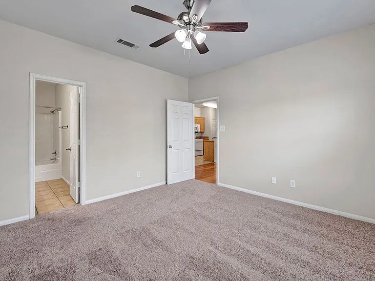 Riviera Apartments — Photo 27