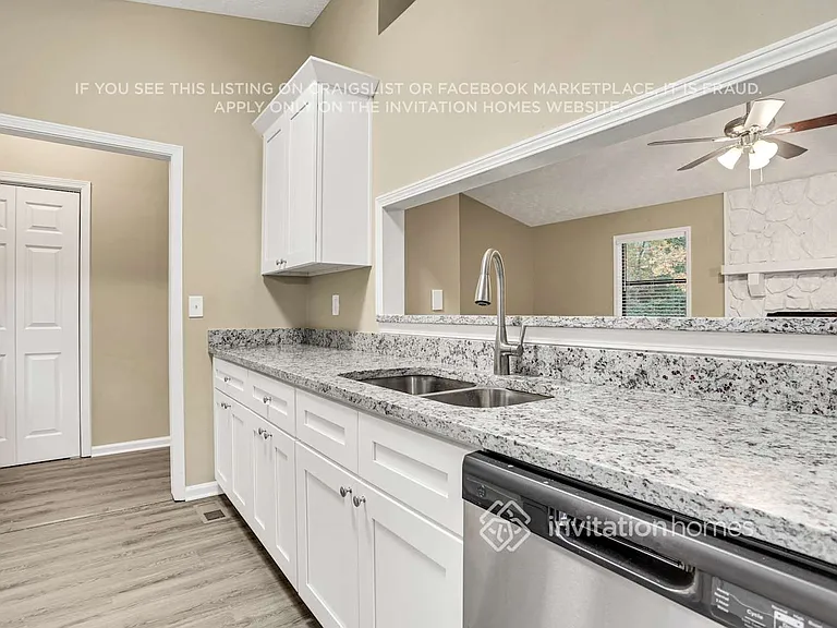4040 Maxanne Dr NW — Photo 10