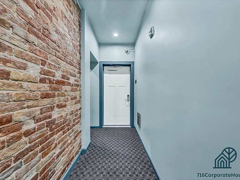 44 E Utica St #2B — Photo 10