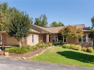 110 Fairway Knoll Dr, Hendersonville, NC 28739