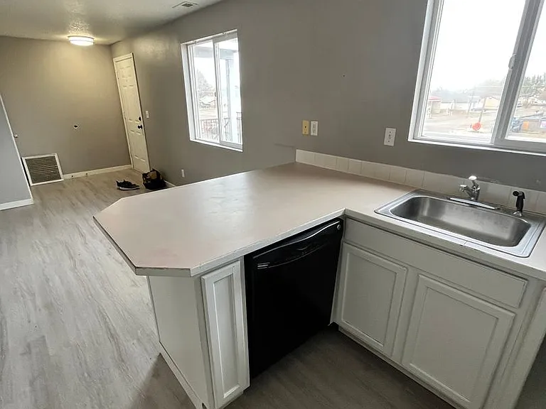 997 W Main St — Photo 4