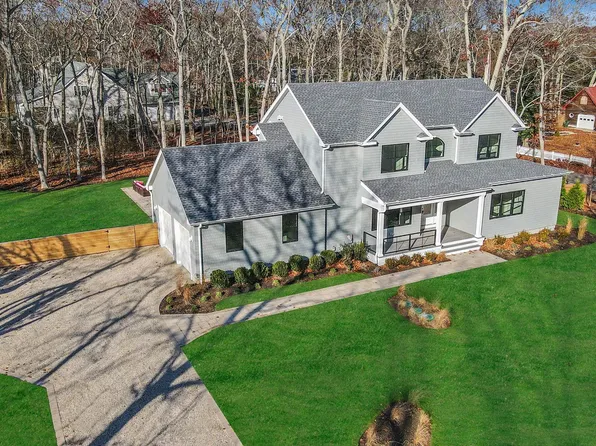 1745 Stars Rd, East Marion, NY 11939