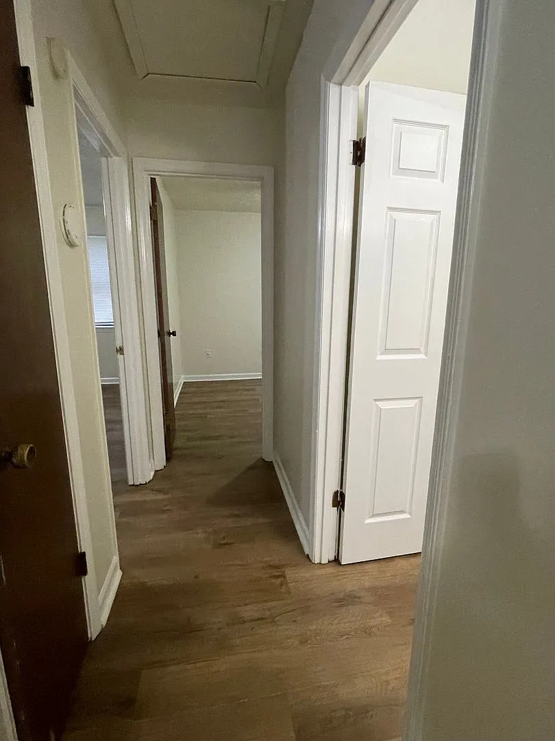 2BR 1 Bath Duplex on the Eastside! Available soon! — Photo 4