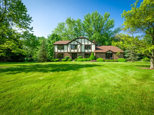 1095 Crown Point, Zionsville, IN 46077