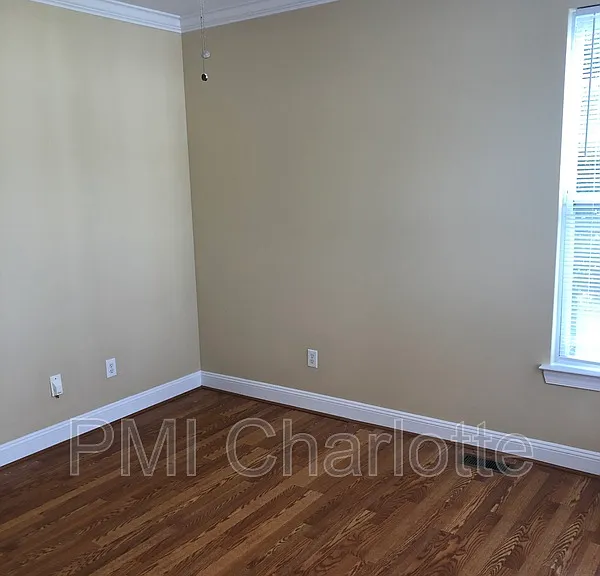 6710 Mallard Park Dr #8 — Photo 7