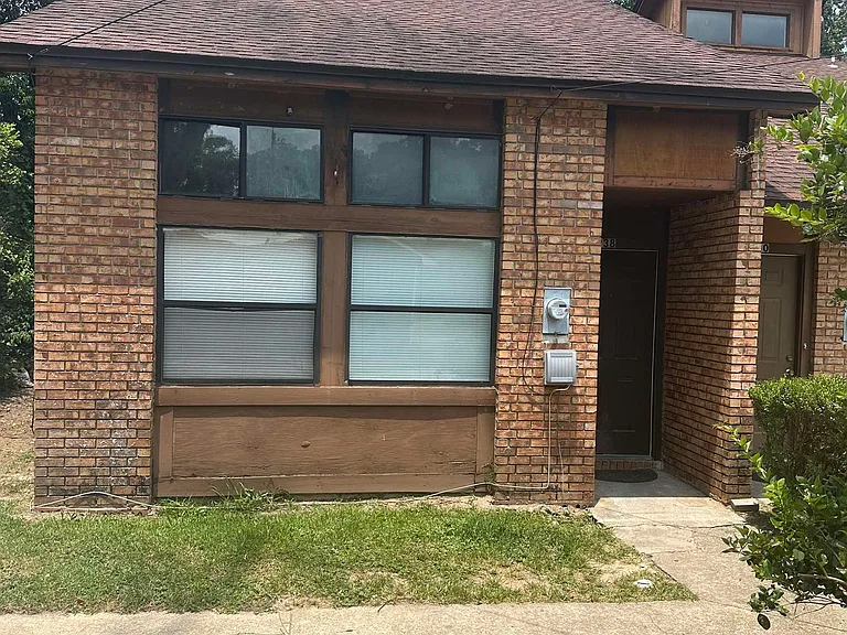 1938 Nekoma Ct — Photo 1