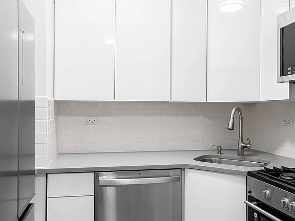4th image of 333 E 46th St APT 11C
