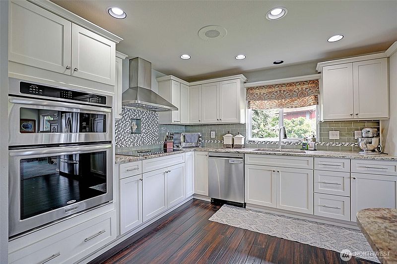 4th image of 1225 SE Camano Drive