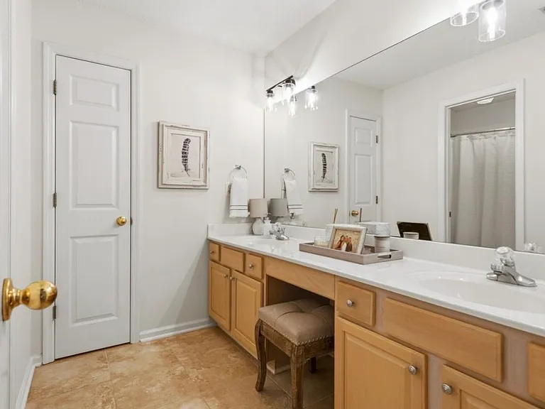 2300 Amberley Woods Trce — Photo 6