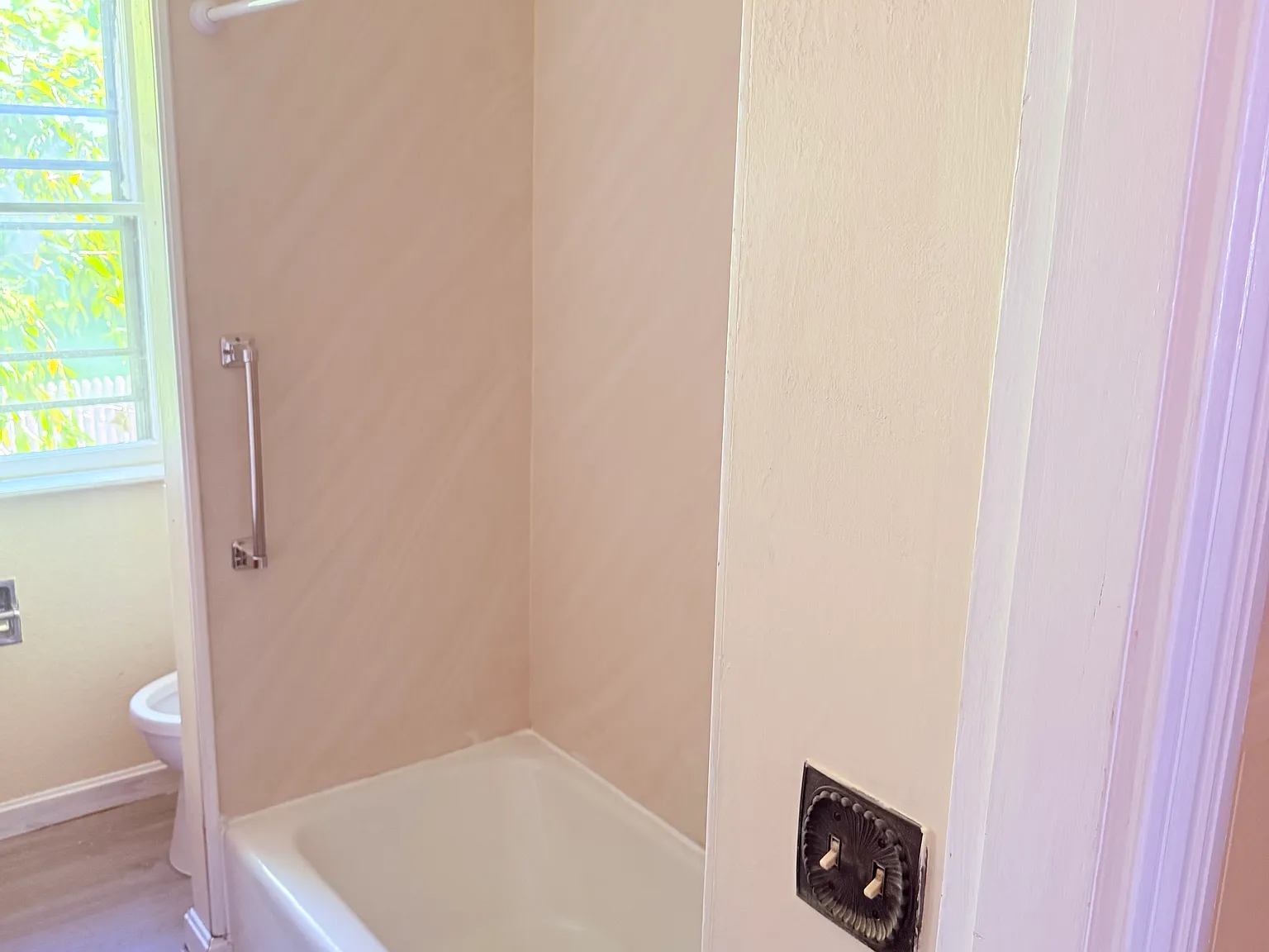 3 bed, $2,000 — Photo 3