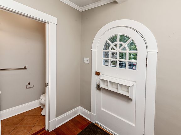 4th image of 3634 Amberson Ave