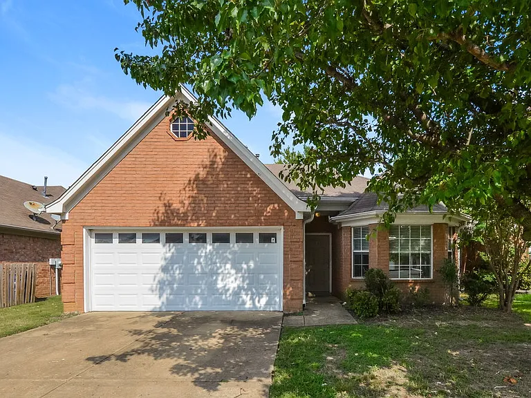 8408 Cross Point Dr — Photo 1