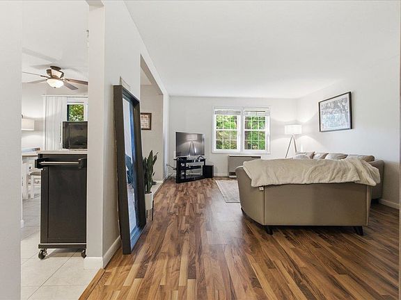 3rd image of 37 Twin Oaks Terrace