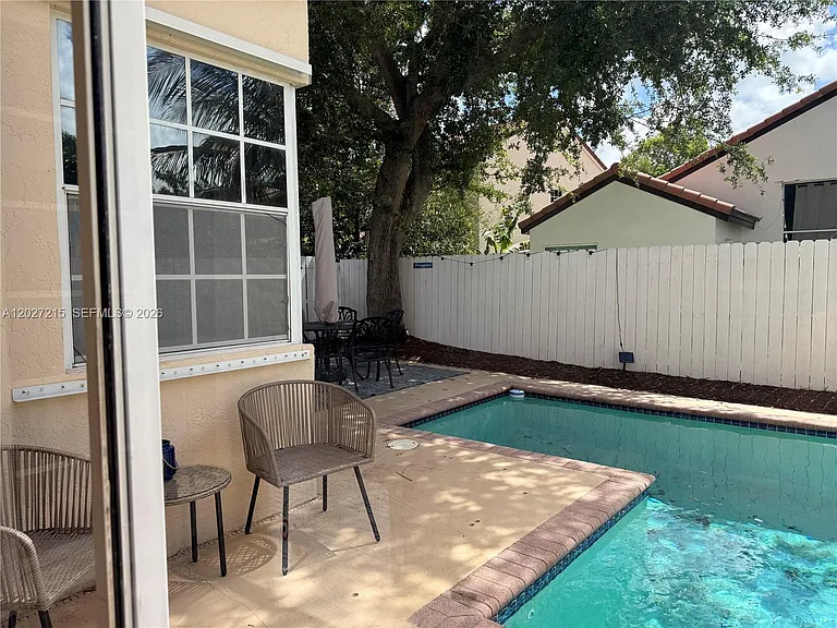 300 Cameron Dr — Photo 10