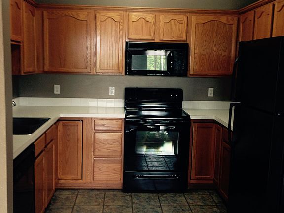 4th image of 950 67th St Unit 323