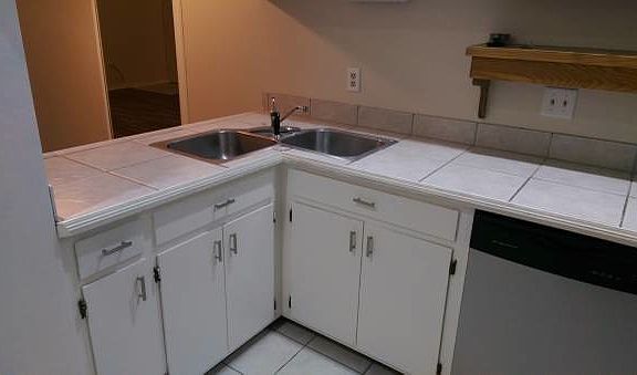 4th image of 200 Woodgreen Dr APT 18