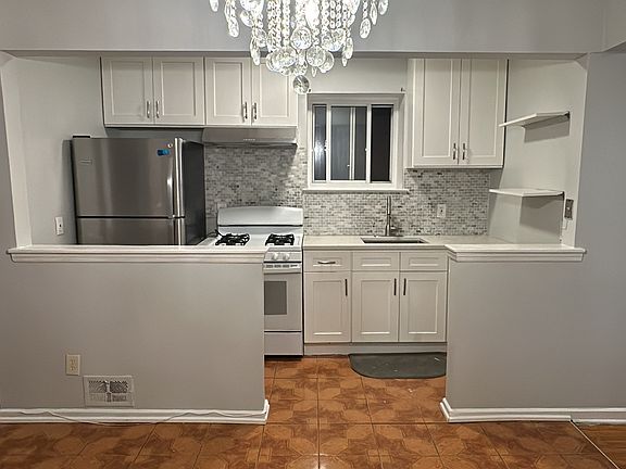 2nd image of 1021 E 216th St #3