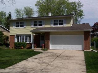 1417 S Cypress Dr, Mount Prospect, IL