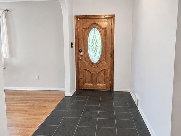 4th image of 655 Laurel Avenue