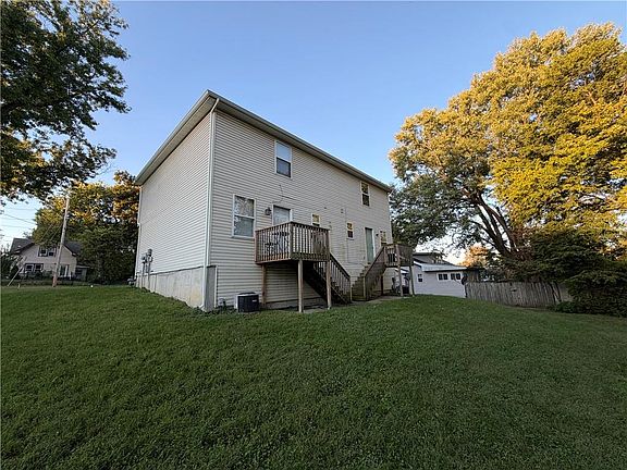 4th image of 1700 W Walnut St