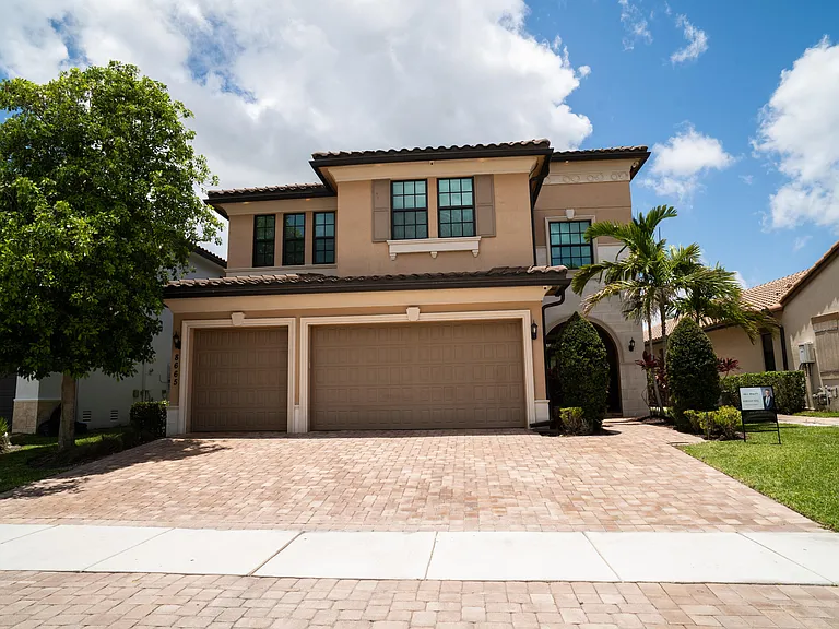 8665 E Baypoint Cir — Photo 2