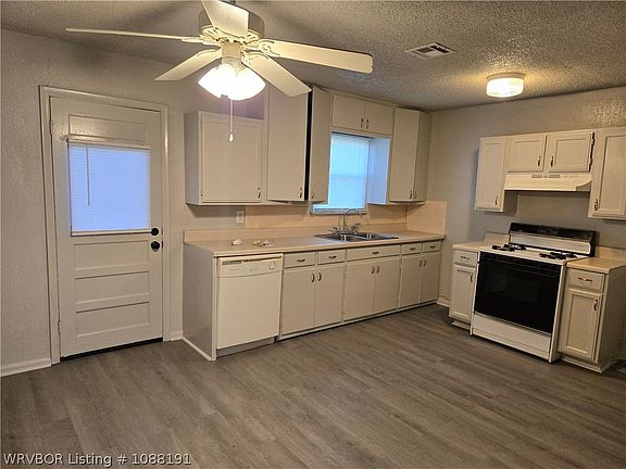 5th image of 701 E Shawntel Smith Blvd