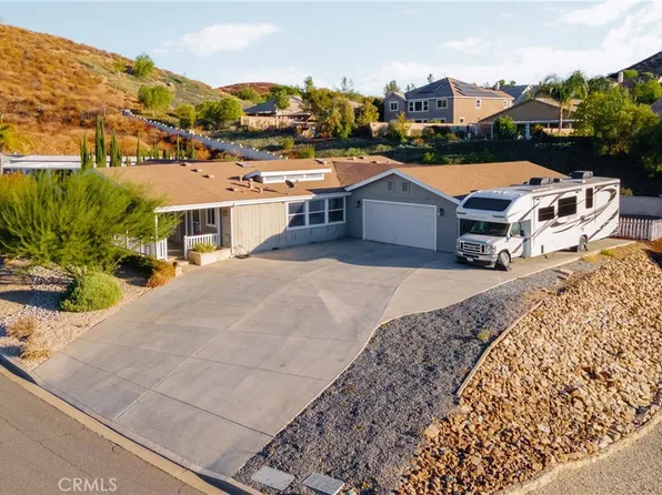 23425 Big Tee Dr, Canyon Lake, CA 92587