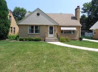 719 Parkwood Ave, Rockford, IL 61107