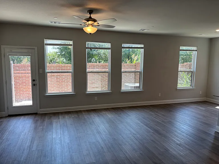 2125 Layla Dr — Photo 7