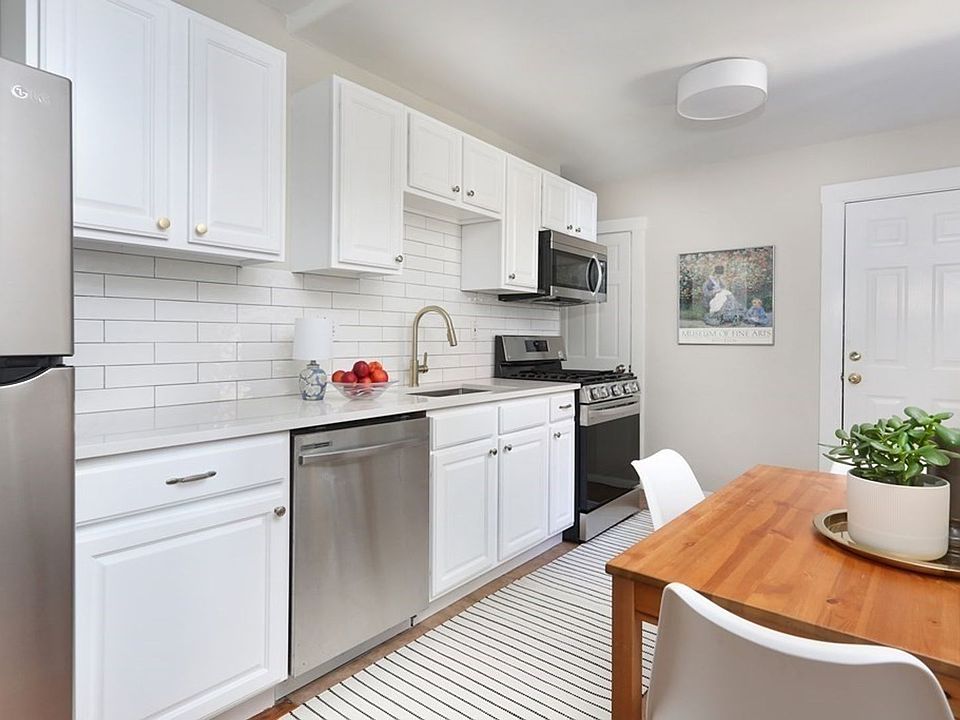 1st image of 24 Mystic St #1
