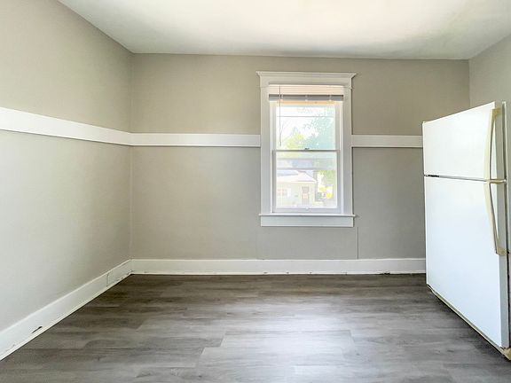 4th image of 926 W Charles St